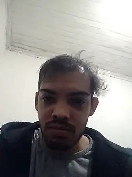 GuilhermeYuree online show from November 1, 2025, 12:56 am