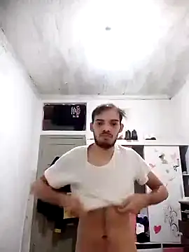 GuilhermeYuree online show from June 7, 2026, 1:32 am