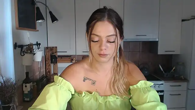 Snapshot of BuffyxLUST chatting on October 2, 2025, 7:15 am BuffyxLUST online show from October 2, 2025, 7:15 am