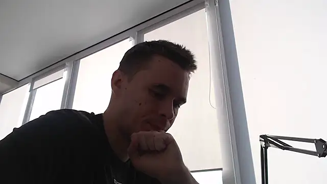 Snapshot of FreddyBredi chatting on October 22, 2025, 8:47 am FreddyBredi online show from October 22, 2025, 8:47 am