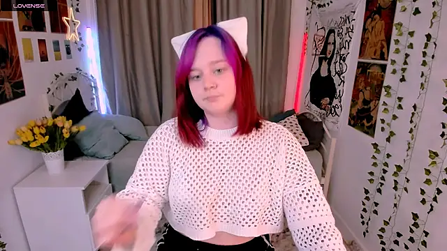 lunaalli online show from November 23, 2025, 2:06 pm