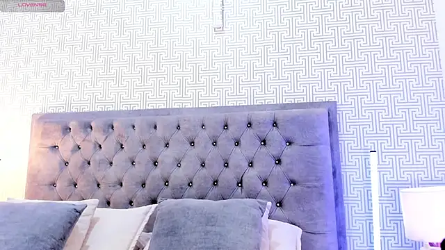 Evaa Lunna  online show from November 19, 2025, 8:09 pm