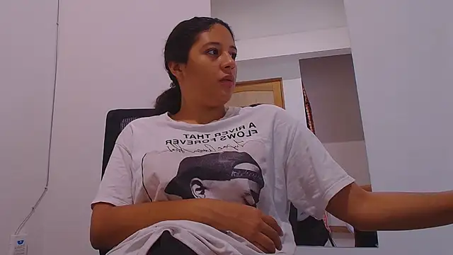 Snapshot of Aria_Arthur chatting on September 10, 2025, 12:05 pm Aria Arthur online show from September 10, 2025, 12:05 pm