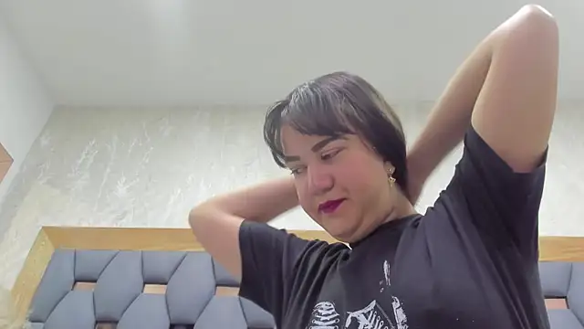 juliette pretty  online show from December 2, 2025, 7:20 pm