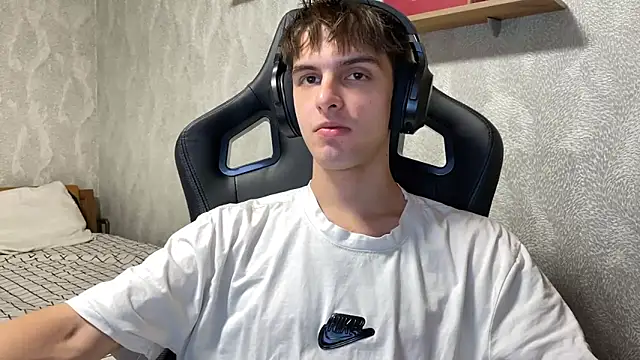 Snapshot of elliot_scott chatting on October 1, 2025, 7:42 pm elliot scott online show from October 1, 2025, 7:42 pm