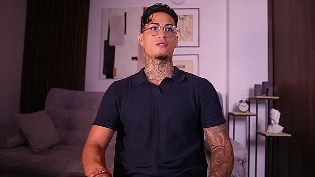 AxelVilla  online show from September 27, 2025, 8:47 pm