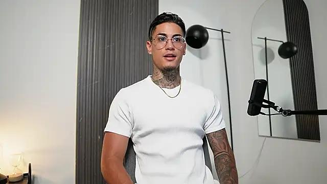 AxelVilla  online show from October 2, 2025, 8:38 pm