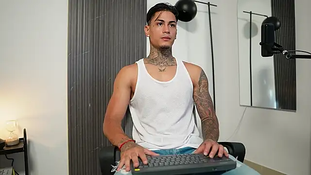 AxelVilla  online show from October 3, 2025, 8:17 pm