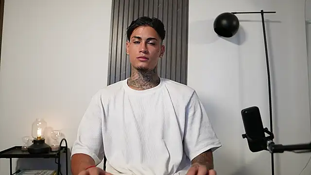 AxelVilla  online show from October 9, 2025, 8:40 pm