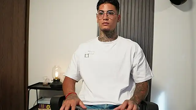 AxelVilla  online show from October 14, 2025, 8:09 pm