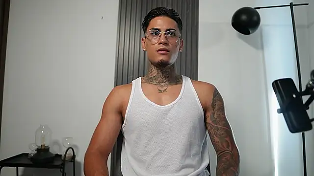 AxelVilla  online show from October 28, 2025, 7:49 pm