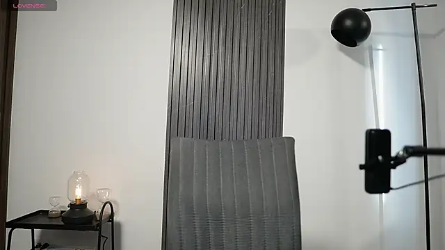 AxelVilla  online show from November 5, 2025, 8:42 pm