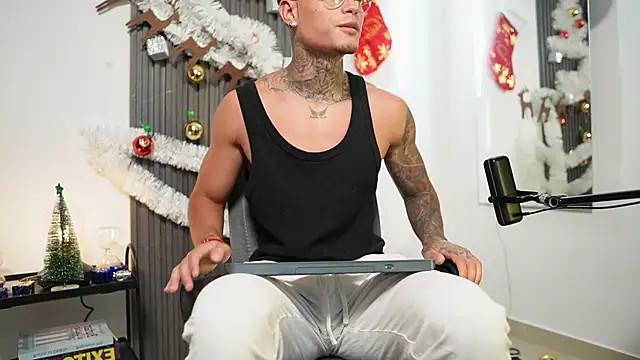 AxelVilla  online show from November 22, 2025, 9:47 pm