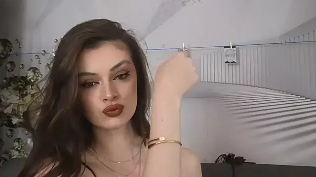 Snapshot of EvoletteLouLou chatting on October 9, 2025, 1:31 pm EvoletteLouLou online show from October 9, 2025, 1:31 pm