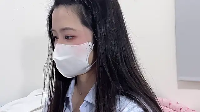 LHeart online show from November 7, 2025, 1:33 pm