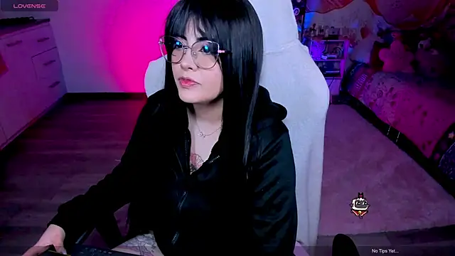 AlyssaRomanova online show from April 14, 2026, 3:45 am