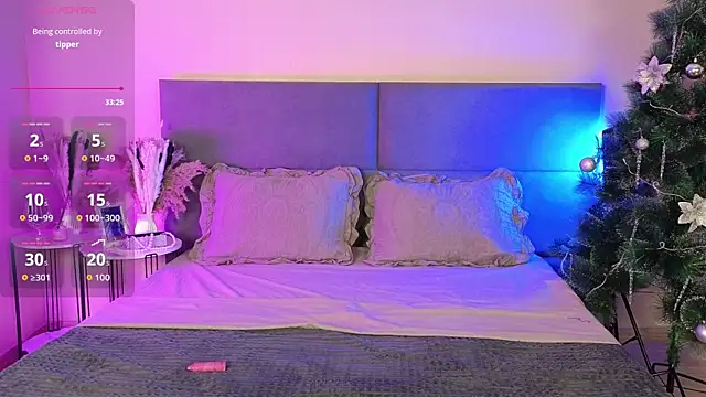 RianaRey online show from December 18, 2025, 4:57 pm