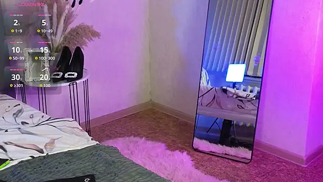 Snapshot of RianaRey chatting on February 5, 2026, 4:55 pm RianaRey online show from February 5, 2026, 4:55 pm