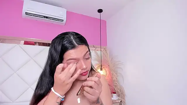 Lucianaa Collins online show from November 6, 2025, 12:50 pm