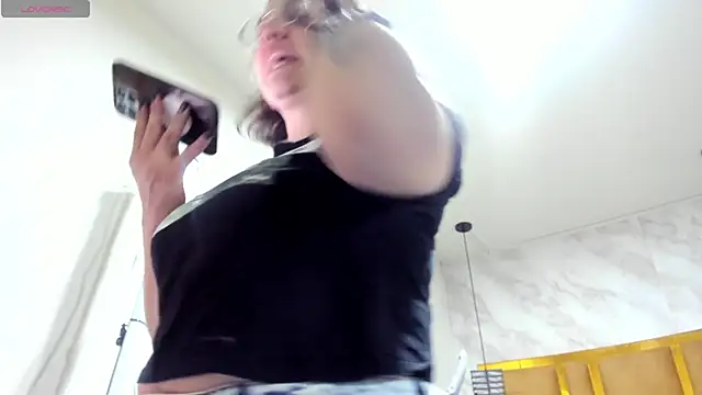 Luciifeer  online show from February 11, 2026, 6:46 pm