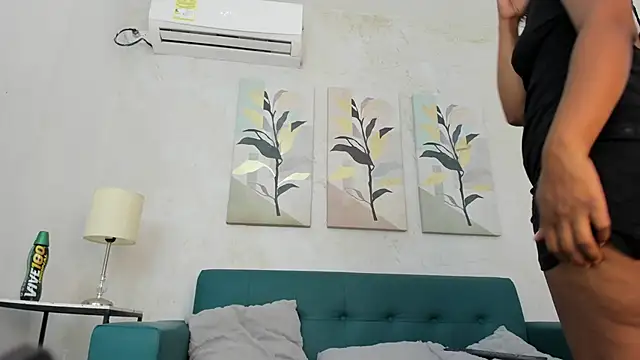 Snapshot of zuri_villegas chatting on November 8, 2025, 6:18 pm zuri villegas online show from November 8, 2025, 6:18 pm