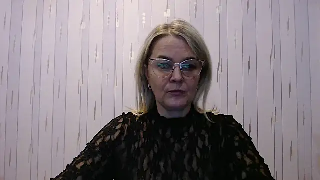 Snapshot of EleanoraDream chatting on October 15, 2025, 5:46 pm EleanoraDream online show from October 15, 2025, 5:46 pm