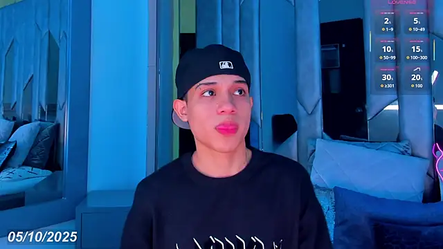 Sebax Young online show from October 5, 2025, 8:51 pm