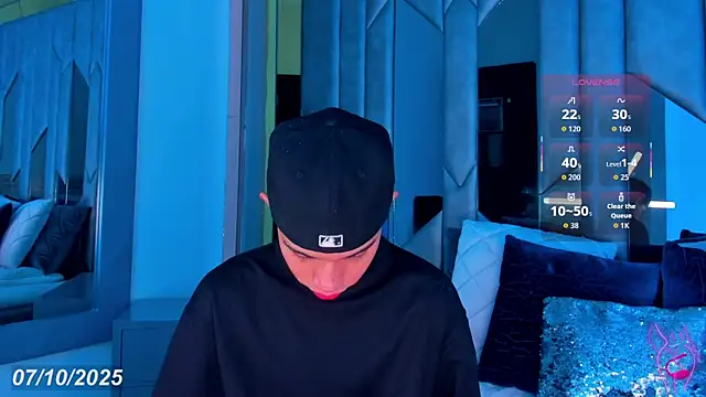 Sebax Young online show from October 7, 2025, 8:17 pm