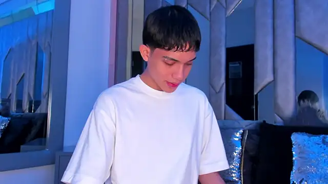Sebax Young online show from May 27, 2026, 8:06 pm