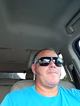 cubanitofeliz40 online show from October 27, 2025, 8:13 pm