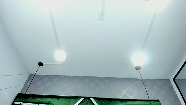 ThaliaCross online show from October 15, 2025, 12:27 pm