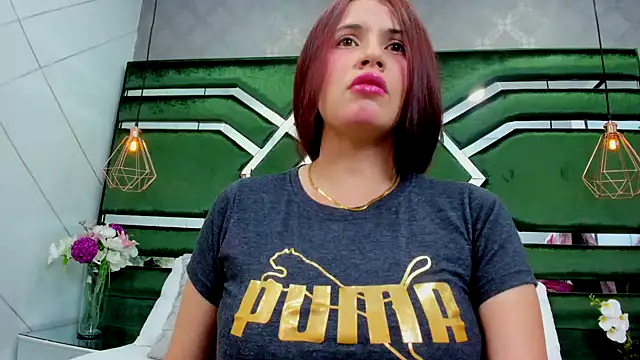 ThaliaCross online show from October 17, 2025, 8:00 pm