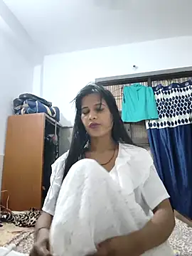 cute radhikaa online show from October 20, 2025, 11:54 am
