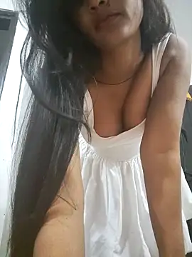 cute radhikaa online show from April 4, 2026, 6:05 pm