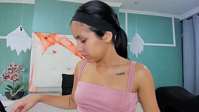 ania gomez online show from November 4, 2025, 1:54 pm