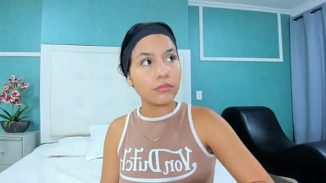 ania gomez online show from November 25, 2025, 3:56 pm