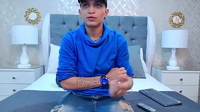 ZoeKrug online show from October 24, 2025, 11:50 am