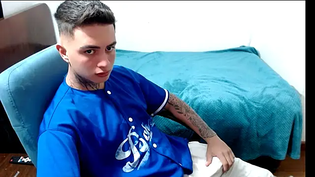 Snapshot of santii_ss chatting on September 11, 2025, 12:33 am santii ss online show from September 11, 2025, 12:33 am