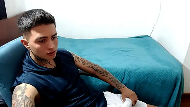 Snapshot of santii_ss chatting on September 21, 2025, 3:46 pm santii ss online show from September 21, 2025, 3:46 pm