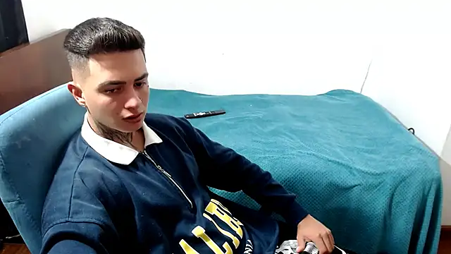 Snapshot of santii_ss chatting on September 25, 2025, 12:25 am santii ss online show from September 25, 2025, 12:25 am