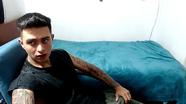 Snapshot of santii_ss chatting on October 1, 2025, 12:05 am santii ss online show from October 1, 2025, 12:05 am