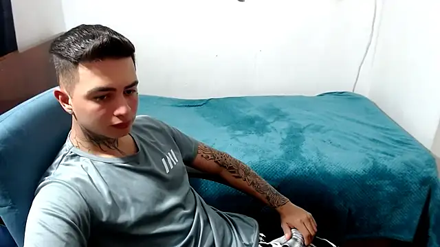 Snapshot of santii_ss chatting on October 3, 2025, 2:08 am santii ss online show from October 3, 2025, 2:08 am