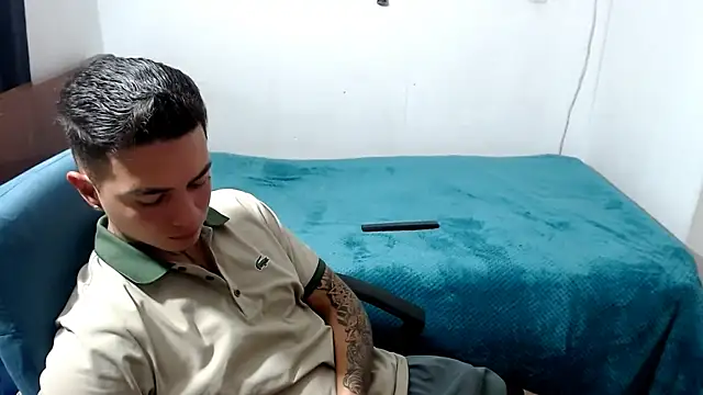 Snapshot of santii_ss chatting on October 4, 2025, 2:09 am santii ss online show from October 4, 2025, 2:09 am