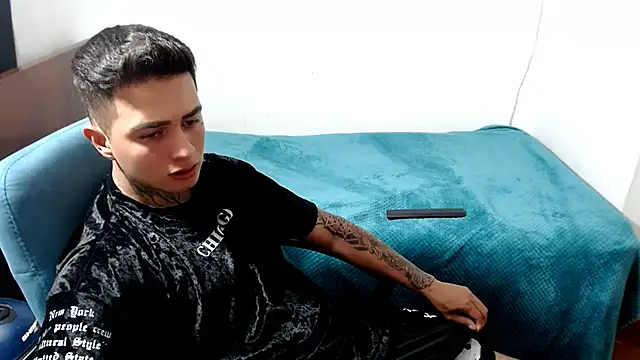 Snapshot of santii_ss chatting on October 5, 2025, 11:35 pm santii ss online show from October 5, 2025, 11:35 pm