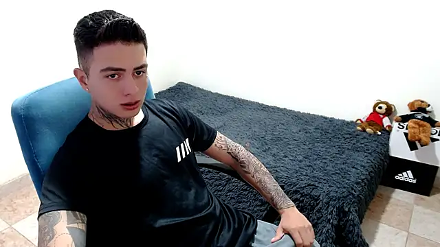 Snapshot of santii_ss chatting on October 22, 2025, 12:22 am santii ss online show from October 22, 2025, 12:22 am