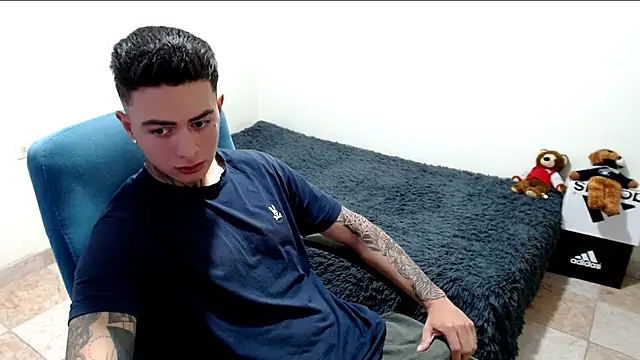 Snapshot of santii_ss chatting on October 26, 2025, 4:24 pm santii ss online show from October 26, 2025, 4:24 pm