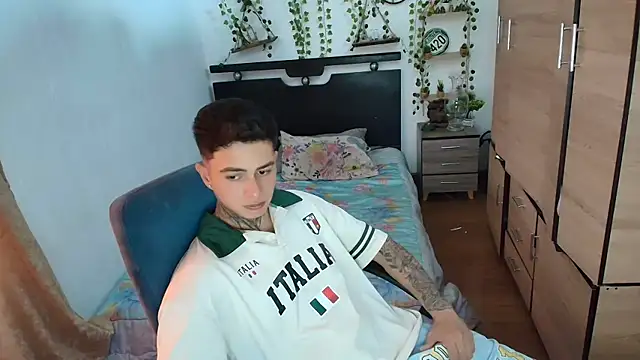 Snapshot of santii_ss chatting on August 7, 2026, 4:53 pm santii ss online show from August 7, 2026, 4:53 pm