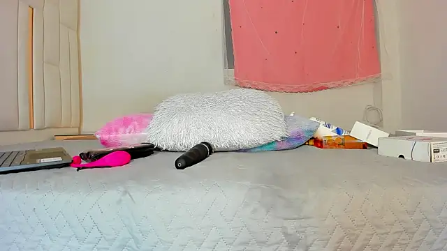 hot boy 04 online show from February 12, 2026, 3:18 pm