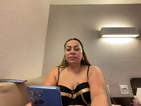 SamyHot2025 online show from April 10, 2026, 6:01 pm