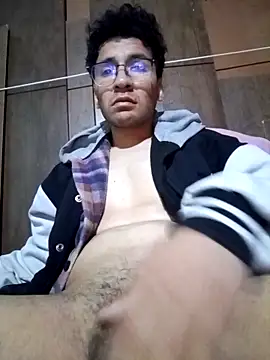 LecheDeSoya666 online show from October 5, 2025, 5:06 am